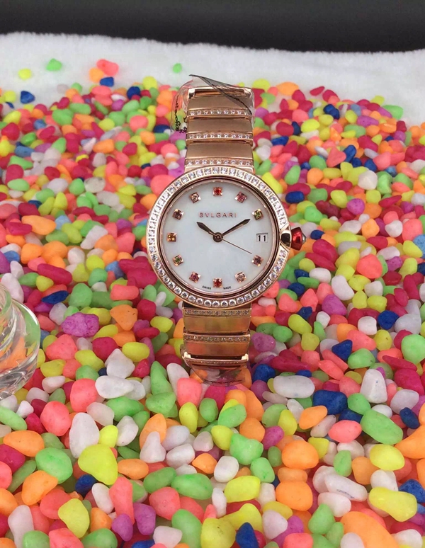 ブルガリ時計正面デザイン